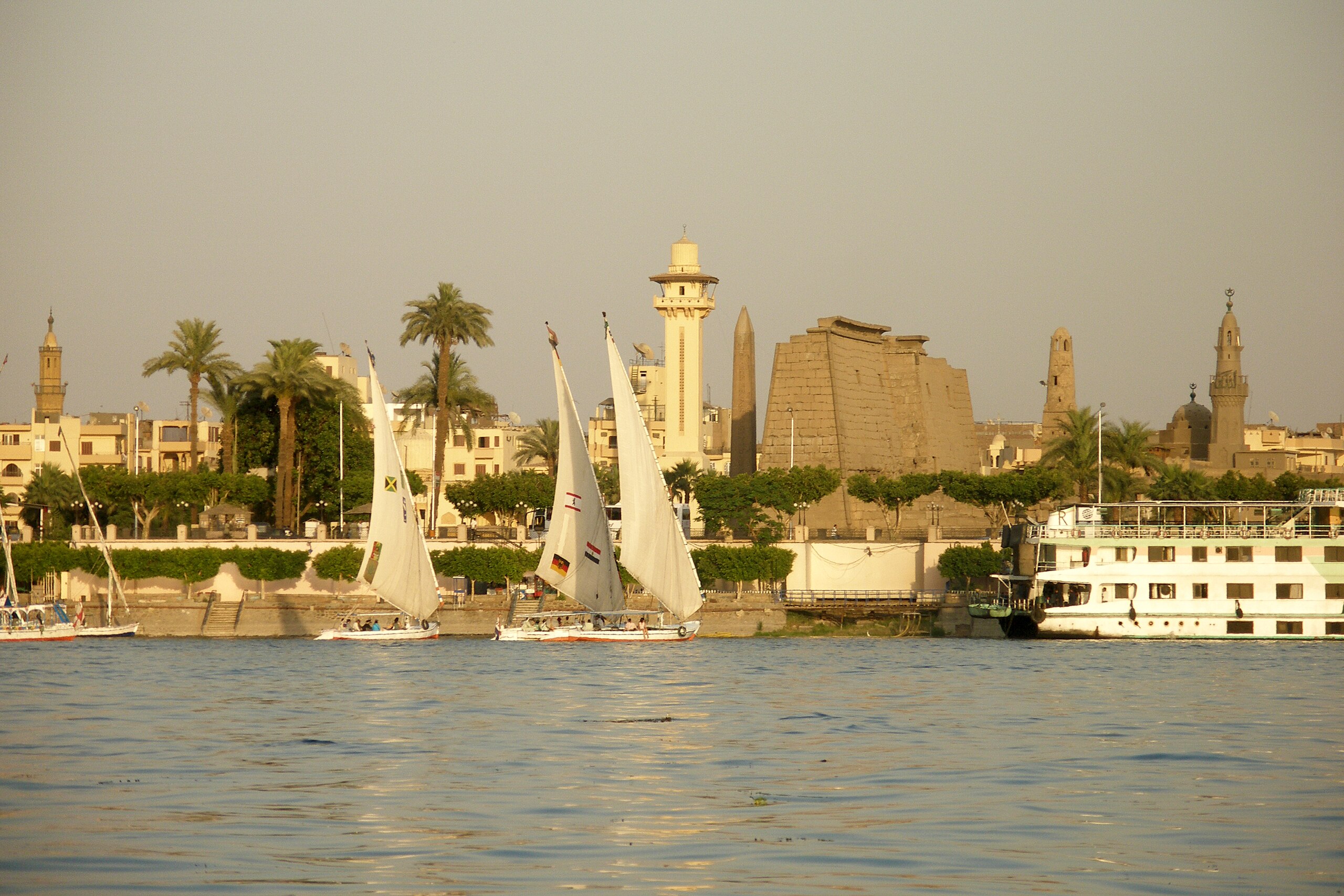 LUXOR
